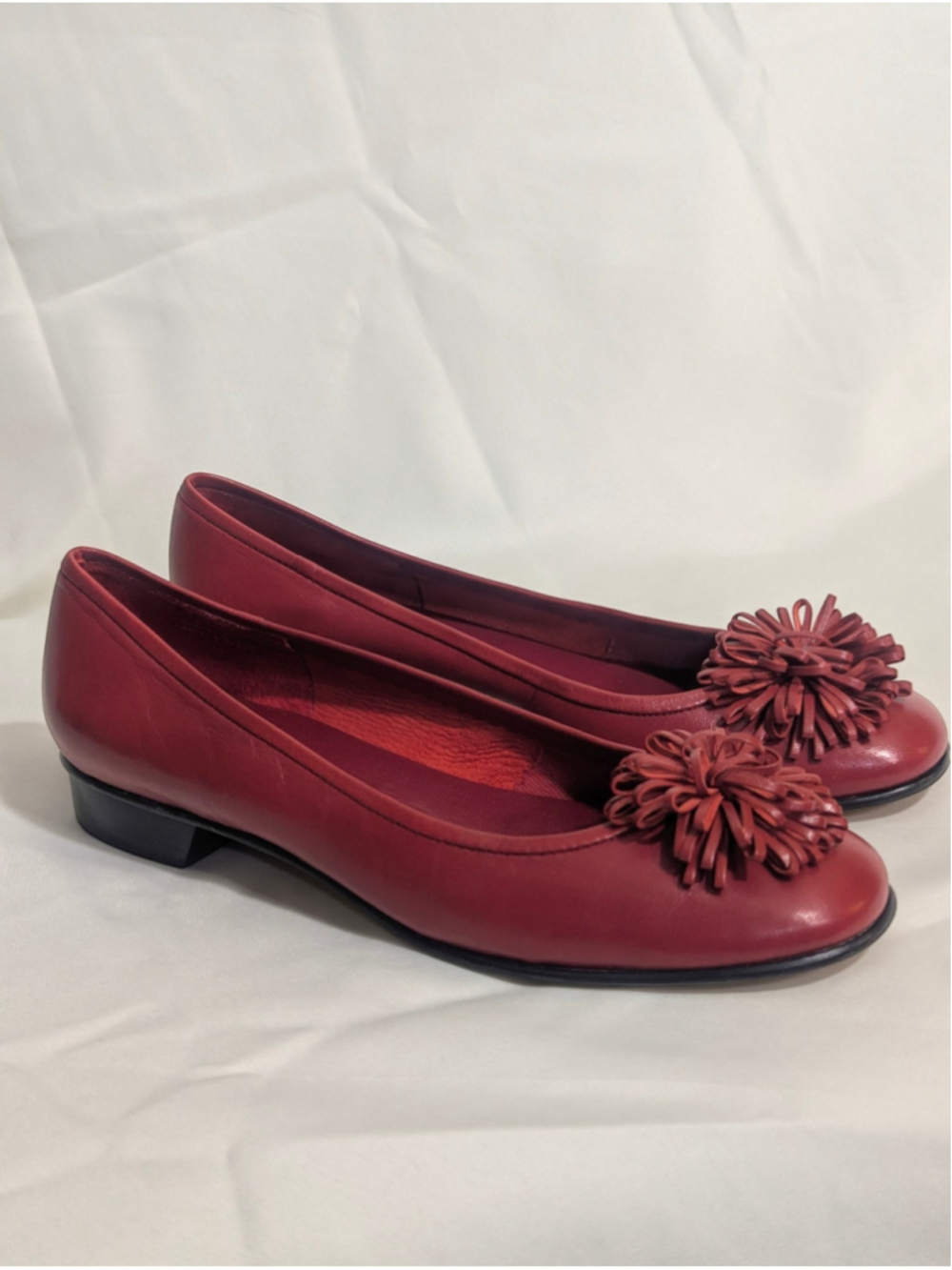 Etienne Aigner Vintage Pom Pom Dark Red Red Leather Flats Size 6.5 - Picture 2 of 12